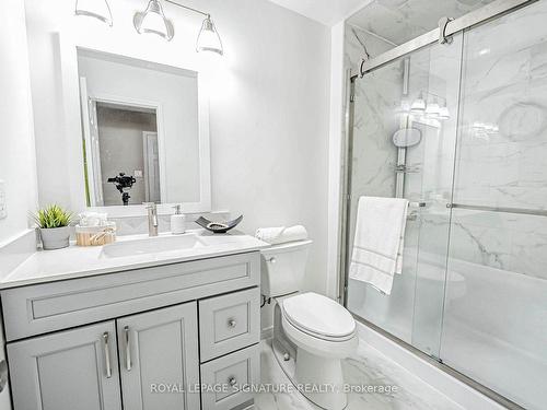 554 Galaxy Crt, Mississauga, ON - Indoor Photo Showing Bathroom