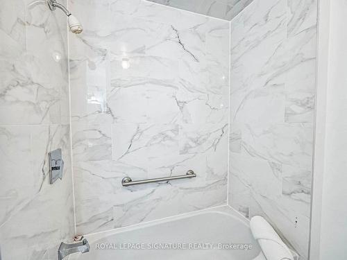 554 Galaxy Crt, Mississauga, ON - Indoor Photo Showing Bathroom