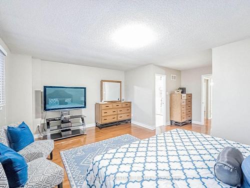 554 Galaxy Crt, Mississauga, ON - Indoor Photo Showing Bedroom