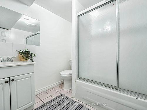 554 Galaxy Crt, Mississauga, ON - Indoor Photo Showing Bathroom