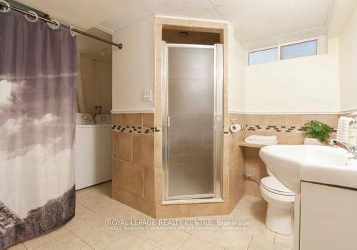 256 Charlton Avenue E, Hamilton, ON - Indoor Photo Showing Bathroom