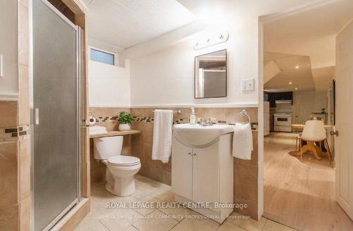 256 Charlton Avenue E, Hamilton, ON - Indoor Photo Showing Bathroom