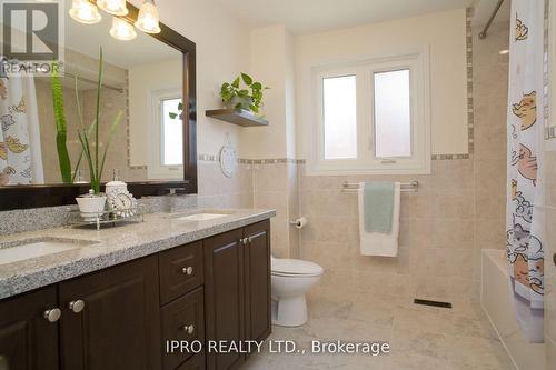 487 Cullen Avenue, Mississauga, ON - Indoor Photo Showing Bathroom