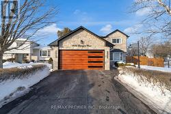 7643 LOHENGRIN COURT W  Mississauga, ON L4T 3J1