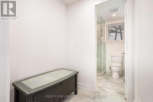 1135 Greenoaks Drive, Mississauga, ON - Indoor Photo Showing Bathroom