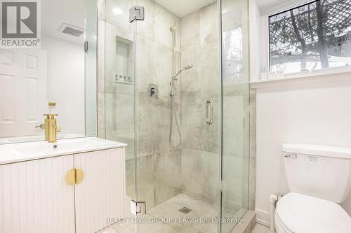 1135 Greenoaks Drive, Mississauga, ON - Indoor Photo Showing Bathroom