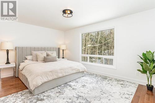 1135 Greenoaks Drive, Mississauga, ON - Indoor Photo Showing Bedroom