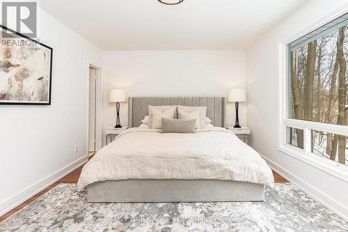 1135 Greenoaks Drive, Mississauga, ON - Indoor Photo Showing Bedroom