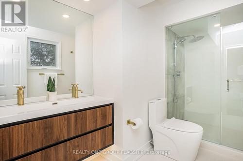 1135 Greenoaks Drive, Mississauga, ON - Indoor Photo Showing Bathroom