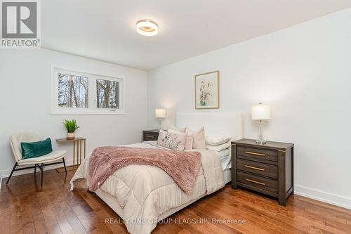 1135 Greenoaks Drive, Mississauga, ON - Indoor Photo Showing Bedroom