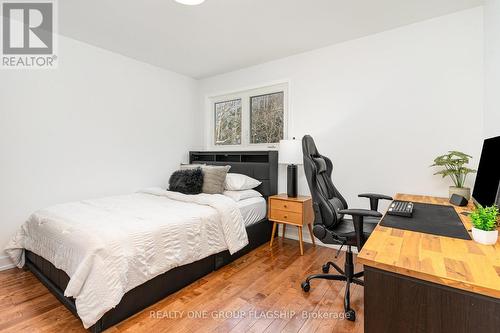 1135 Greenoaks Drive, Mississauga, ON - Indoor Photo Showing Bedroom