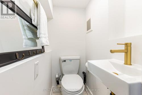 1135 Greenoaks Drive, Mississauga, ON - Indoor Photo Showing Bathroom