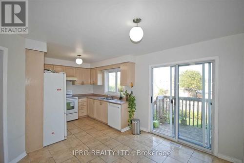 5441 Palmerston Crescent, Mississauga, ON - Indoor Photo Showing Kitchen With Double Sink