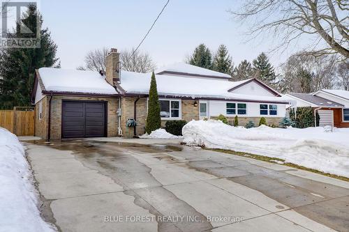 574 Oakridge Drive, London, ON - Outdoor With Facade