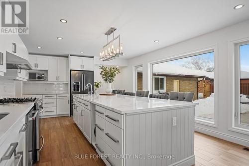 574 Oakridge Drive, London, ON - Indoor Photo Showing Kitchen