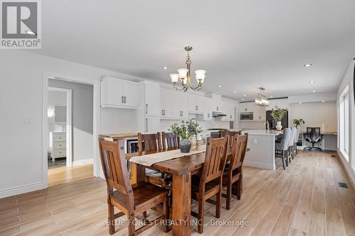 574 Oakridge Drive, London, ON - Indoor Photo Showing Dining Room