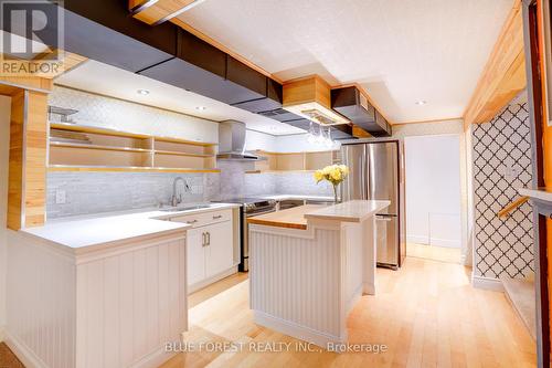 574 Oakridge Drive, London, ON - Indoor Photo Showing Kitchen