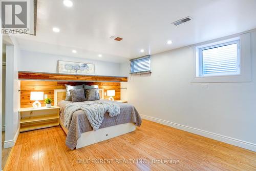 574 Oakridge Drive, London, ON - Indoor Photo Showing Bedroom