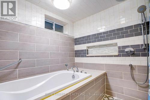 574 Oakridge Drive, London, ON - Indoor Photo Showing Bathroom