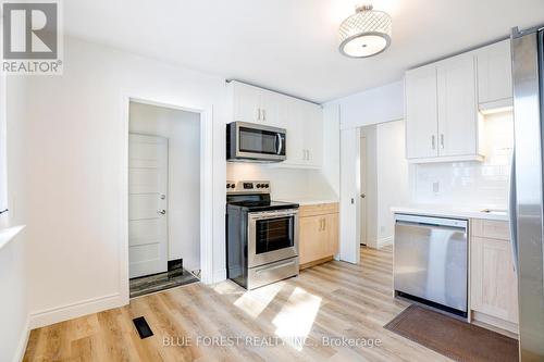 574 Oakridge Drive, London, ON - Indoor Photo Showing Kitchen