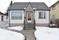 114 Ravelston AVE  Winnipeg, MB R2C 0J9