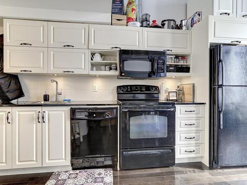 Cuisine - 702-1200 Rue St-Alexandre, Montréal (Ville-Marie), QC - Indoor Photo Showing Kitchen