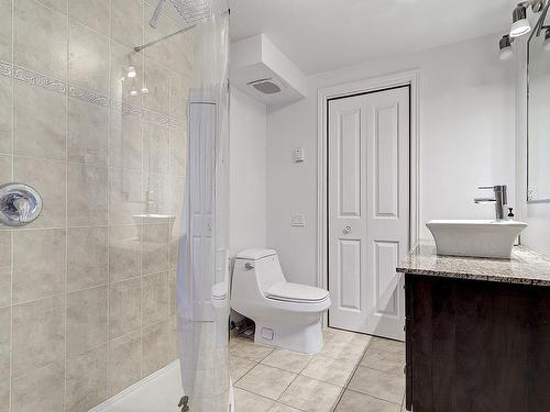 Salle de bains - 702-1200 Rue St-Alexandre, Montréal (Ville-Marie), QC - Indoor Photo Showing Bathroom