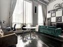 Salon - 702-1200 Rue St-Alexandre, Montréal (Ville-Marie), QC  - Indoor 
