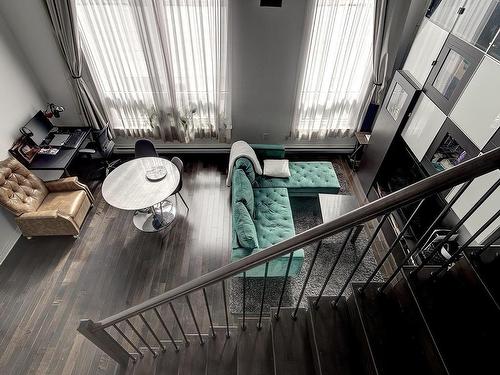 Salon - 702-1200 Rue St-Alexandre, Montréal (Ville-Marie), QC - Indoor