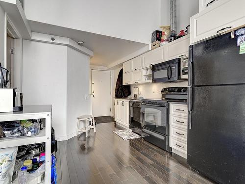 Cuisine - 702-1200 Rue St-Alexandre, Montréal (Ville-Marie), QC - Indoor Photo Showing Kitchen