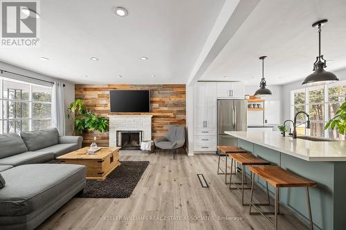 370 Ferndale Avenue, London, ON - Indoor Photo Showing Living Room With Fireplace