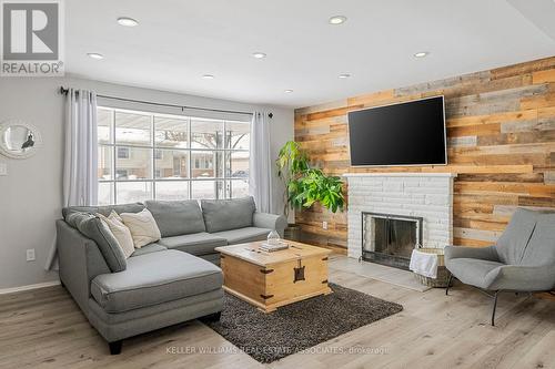 370 Ferndale Avenue, London, ON - Indoor Photo Showing Living Room With Fireplace