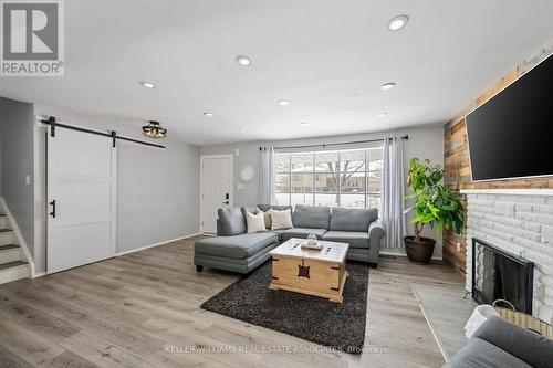 370 Ferndale Avenue, London, ON - Indoor Photo Showing Living Room With Fireplace