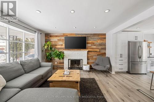 370 Ferndale Avenue, London, ON - Indoor Photo Showing Living Room With Fireplace