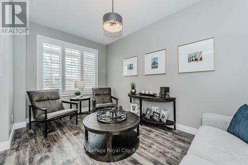 Formal living rm at front  / Den area - 213 Tremaine Crescent, Kitchener, ON - Indoor Photo Showing Living Room