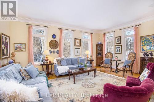 133 Balmoral Place, Ottawa, ON - Indoor Photo Showing Living Room