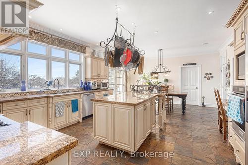 133 Balmoral Place, Ottawa, ON - Indoor Photo Showing Kitchen