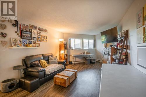 105 282 N Broadway Avenue, Williams Lake, BC - Indoor Photo Showing Living Room