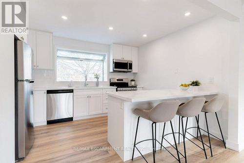 5470 Randolph Crescent, Burlington, ON - Indoor Photo Showing Kitchen With Stainless Steel Kitchen With Upgraded Kitchen