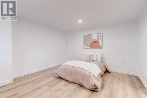 5470 Randolph Crescent, Burlington, ON - Indoor Photo Showing Bedroom