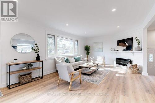 5470 Randolph Crescent, Burlington, ON - Indoor Photo Showing Living Room With Fireplace