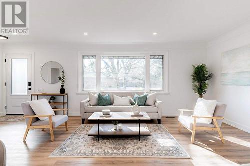 5470 Randolph Crescent, Burlington, ON - Indoor Photo Showing Living Room