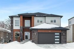 445 Scotswood DR  Winnipeg, MB R3R 2S2