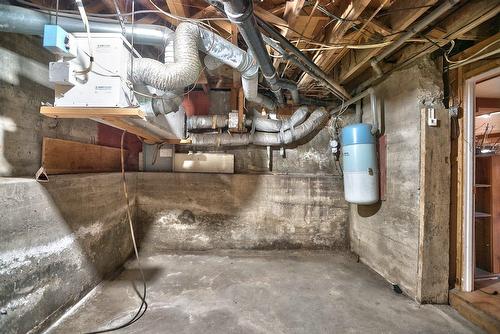 Room - 701 Rue Principale, Saint-Sébastien, QC - Indoor Photo Showing Basement