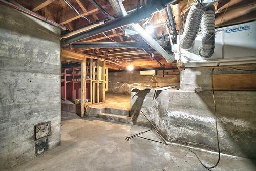 Room - 701 Rue Principale, Saint-Sébastien, QC - Indoor Photo Showing Basement