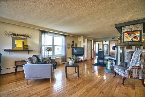 Living room - 701 Rue Principale, Saint-Sébastien, QC - Indoor Photo Showing Living Room