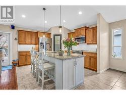 Gorgeous Kitchen with Vaults and Granite... - 