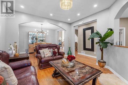 143 Borealis Crescent, Ottawa, ON - Indoor Photo Showing Living Room