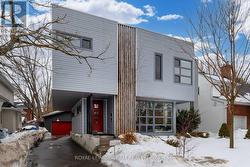 530 WAVELL AVENUE  Ottawa, ON K2A 3A4