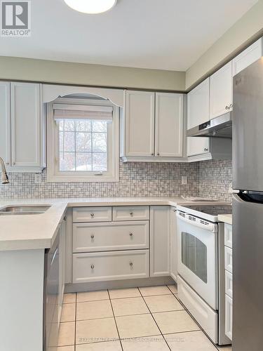 5580 Creditrise Place, Mississauga, ON - Indoor Photo Showing Kitchen